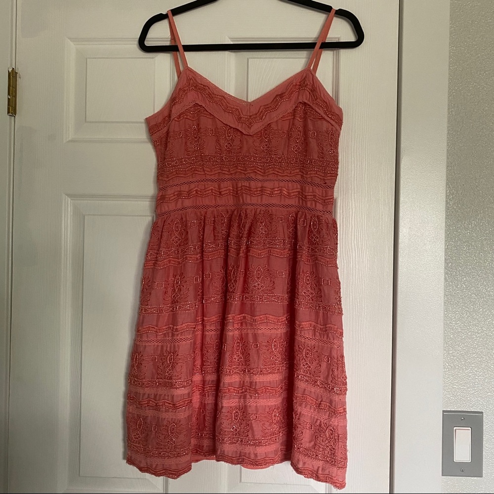 Anthropology LOVE SAM vac dress
CORAL Beaded RIVIERA
Embroidered Mini DRESS S